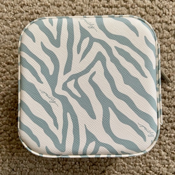 Milly Travel Jewelry Case (NWOT) - Picture 5 of 15